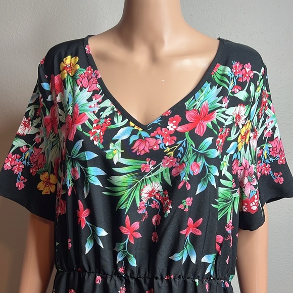 Shein Curve 2XL Black Floral Maxi Dress - Vibrant and Elegant - Picture 3 of 7
